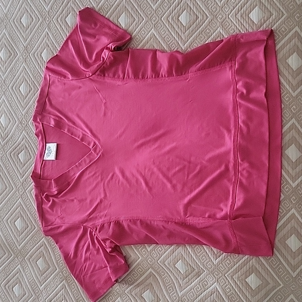 9 & Dine pink t-shirt, Size M.